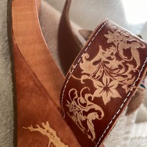 Leather Platform Shoes NEW LEATHER SHOES - Size 9 as indicated on the bottom